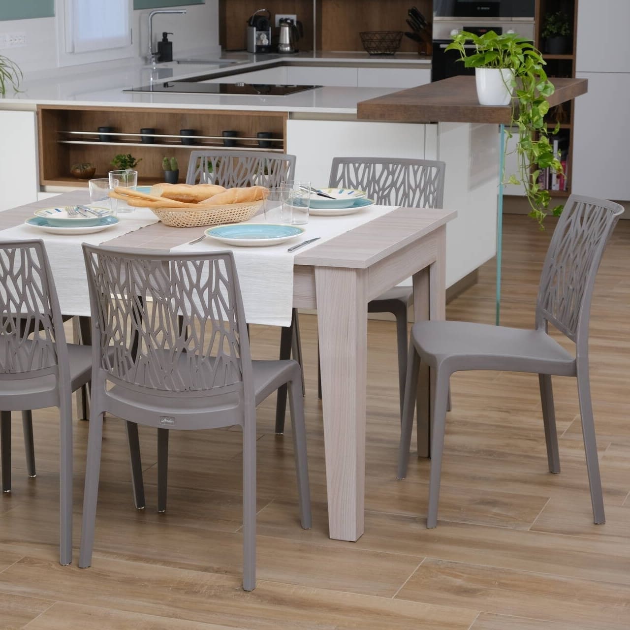 LISA - Scaune stivuibile monobloc din polipropilenă design elegant