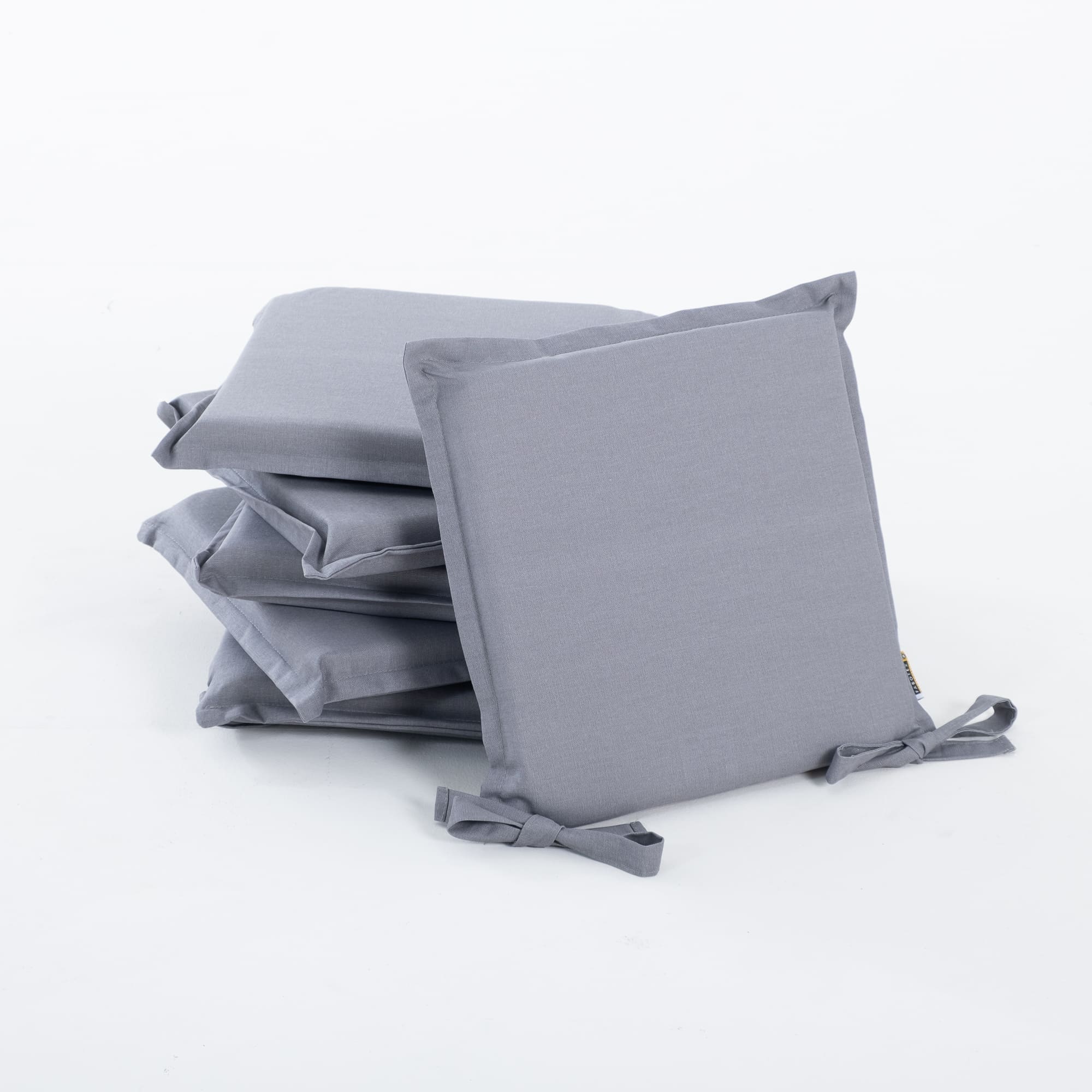 Set perne pătrate 40x40 cm cu funde și husă cu fermoar