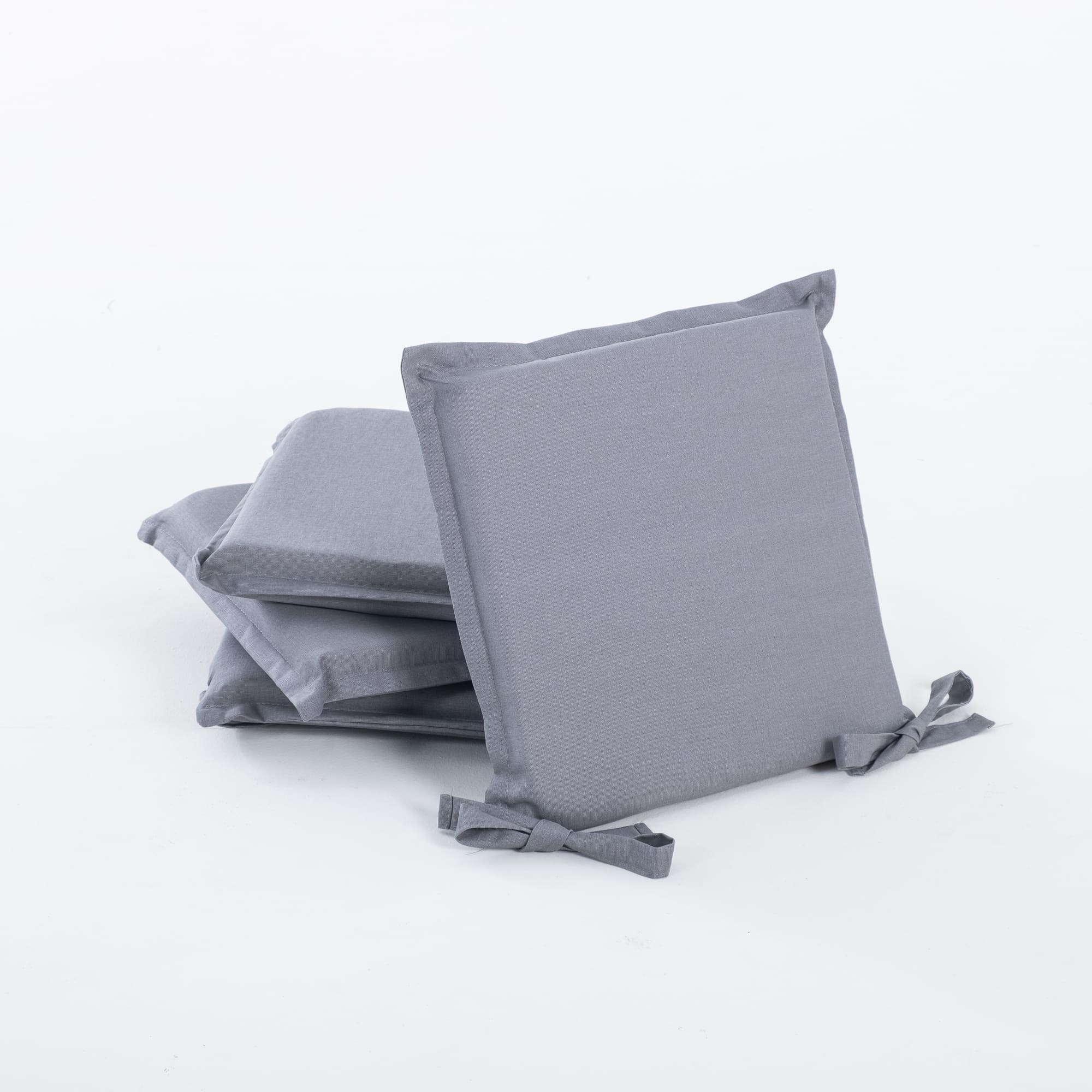 Set perne pătrate 40x40 cm cu funde și husă cu fermoar
