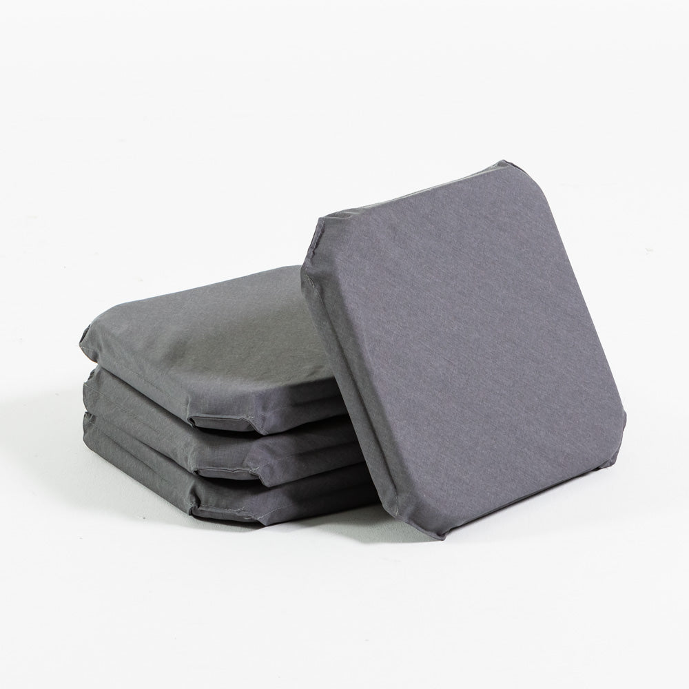 Perne pătrate 40x40, perne pufoase pentru scaune, moi și rezistente, ideale pentru bucătărie și dining. Confort sporit, design modern pentru interior.