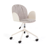 Teodora – scaun ergonomic de birou, rotativ și reglabil pe înălțime, cu șezut tapițat, picioare metalice și roți, ideal pentru birou sau home office.