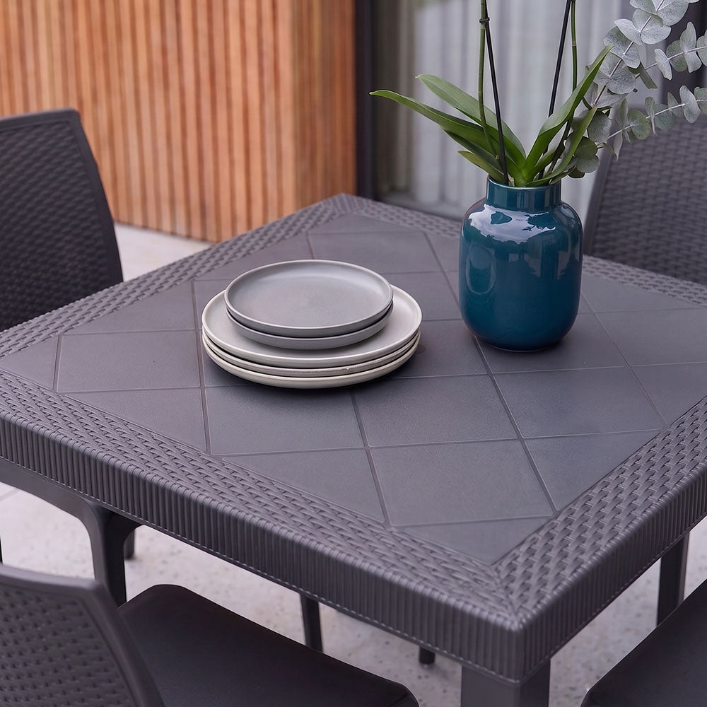 RAUL & ESTER - Set dining exterior cu masă pătrată și 4 scaune efect rattan